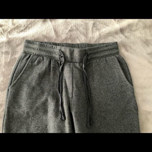 Fabletics size small grey jogging capri pants - Picture 3 of 5